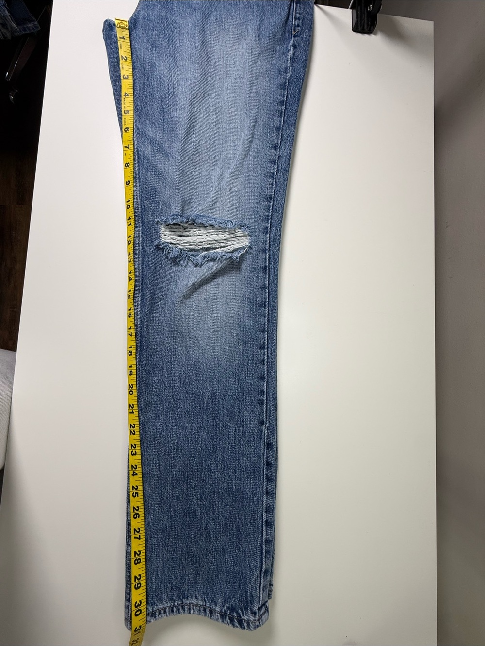 Good American | Good '90s Distressed Straight Leg Jeans Medium Wash Size 8/29 - Picture 11 of 12